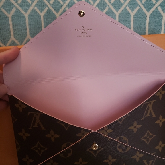 Large louis Vuitton pouch - Picture 7 of 7